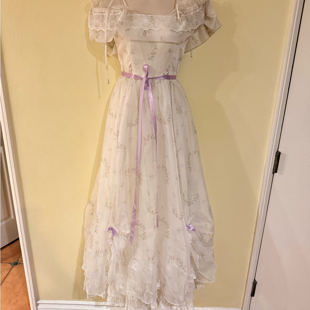 Vintage White and Purple Off-Shoulder Prom Dress lace trim cottage core size 5